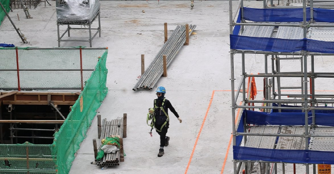 국내 지방 부동산 침체가 이어지며 부동산업 대출이 통계 집계 이후 처음으로 3분기 연속 감소했다. © 연합뉴스