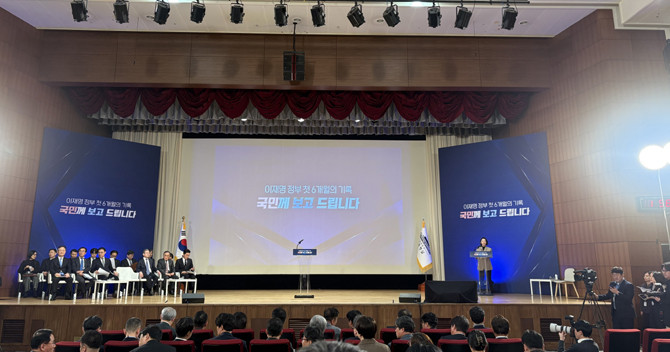 이날 간담회에는 3실장과 수석, 비서관들이 모두 참석해 기자들의 궁금증을 해결하는 시간을 가졌다. = 김경태 기자