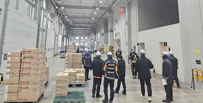 초대형 물류창고를 대상으로 긴급 화재 안전 조사를 실시하고 있다. ⓒ 충남도