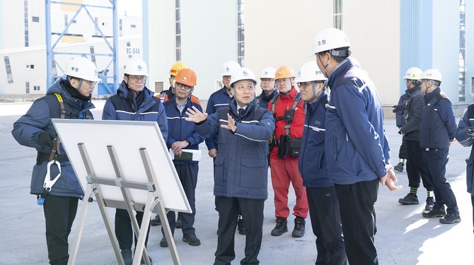 이영조 한국중부발전 사장이 지난 8일 보령화력발전소 및 건설 현장 안전 점검을 시행하고 있다. ⓒ 중부발전
