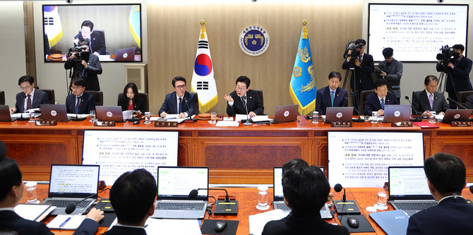 정부가 내년 예산 가운데 75%인 468조3000억원을 상반기에 배정한다. © 연합뉴스