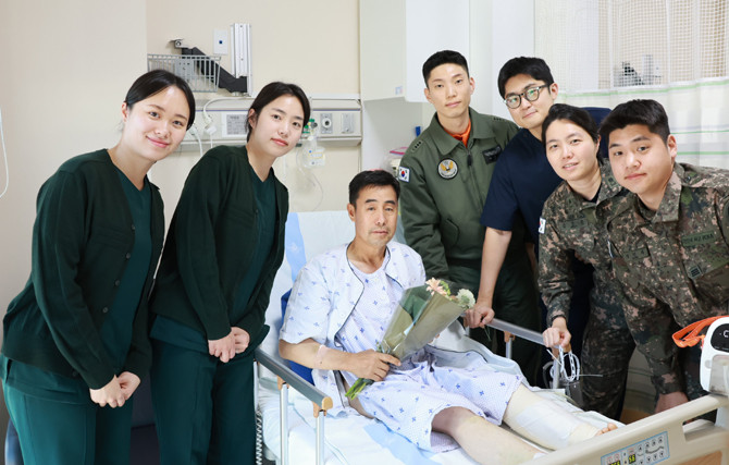 현재 군·경찰·소방 등 모든 정부기관의 응급의료헬기는 환자의 상태가 위급할 경우 가장 가까운 기관에서 출동해 환자를 이송할 수 있도록 ‘범부처 응급의료헬기 공동운영규정’에 따라 운영되고 있다. ⓒ 육군