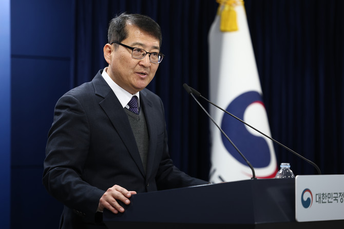 김경우 과학기술정보통신부 전파정책기획과장이 10일 서울 종로구 정부서울청사에서 이동통신 주파수 재할당 세부 정책방안 브리핑하고 있다. ⓒ 연합뉴스