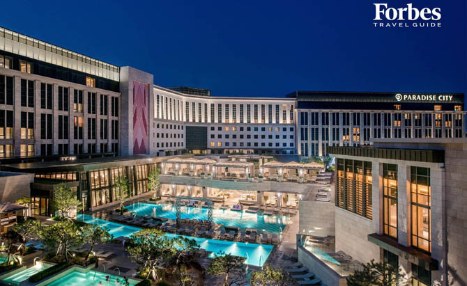 파라다이스시티가 꼭 머물러야 할 곳이면서, '뮤캉스' 등 예술 콘텐츠로 경쟁력을 강화하고 있다. ⓒ 파라다이스시티