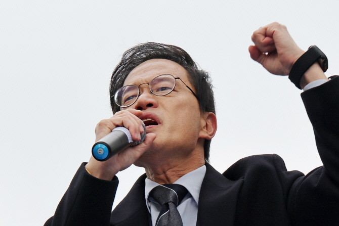 박주민 더불어민주당 의원이 11일 서울 종로구 광화문광장에서 서울시장 출마 선언을 하고 있다. © 연합뉴스