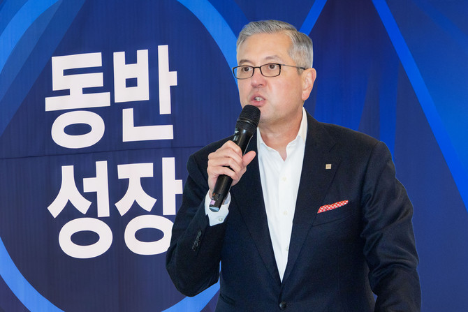 인사말을 전하고 있는 헥터 비자레알 한국GM 사장. ⓒ 한국GM