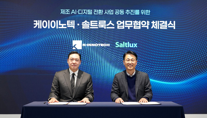 (왼쪽부터) 이근영 케이이노텍 대표, 이경일 솔트룩스 대표. ⓒ 솔트룩스