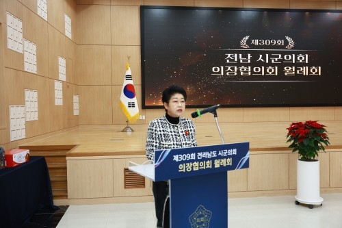 백인숙 여수시의회 의장이 전남 시군의회 의장협의회 월례회에서 수협중앙회 전남 이전과 수산청 외청 전남 신설 건의안을 제안했다. ⓒ 여수시의회