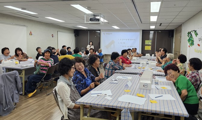 귀농귀촌인들이 지역 주민과 함께 융합소통 교육에 참여하고 있다. ⓒ 프라임경제