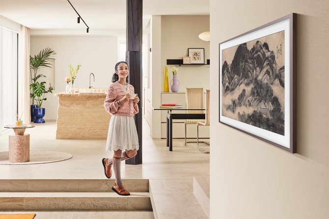 삼성전자 삼성 아트 스토어를 통해 이건희 컬렉션의 인왕제색도를 감상할 수 있다. ⓒ 삼성전자