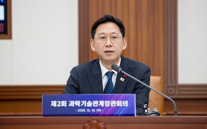 배경훈 부총리 겸 과학기술정보통신부 장관이 18일 오전 서울 종로구 정부서울청사 본관 영상회의실에서 '제2회 과학기술관계장관회의'를 주재하고 있다. ⓒ 과학기술정보통신부