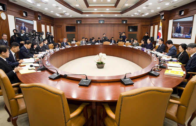 배경훈 부총리 겸 과학기술정보통신부 장관이 18일 오전 서울 종로구 정부서울청사 본관 영상회의실에서 '제2회 과학기술관계장관회의'를 주재하고 있다. ⓒ 과학기술정보통신부