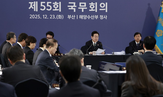 이 대통령은 노무현 정부 이후 지방에서 두 번째로 국무회의를 주재했다. ⓒ 연합뉴스