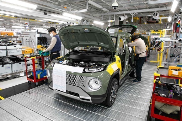 GGM 조립공장에서 근무자들이 작업을 하고 있다. ⓒ 한국자동차기자협회