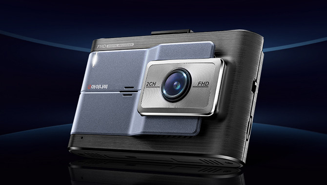 '아이나비 FXD9000'은 무상 AS 2년을 제공한다. ⓒ 팅크웨어