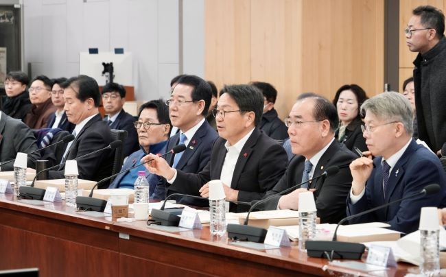 강기정 광주광역시장이 지난해 9월17일 오전 서울 여의도 국회의원회관 제1소회의실에서 열린 'AI모빌리티 신도시 구상 국회 정책토론회'에 참석해 '광주 미래 모빌리티 특화도시 조성'을 주제로 발표하고 있다. ⓒ 광주광역시