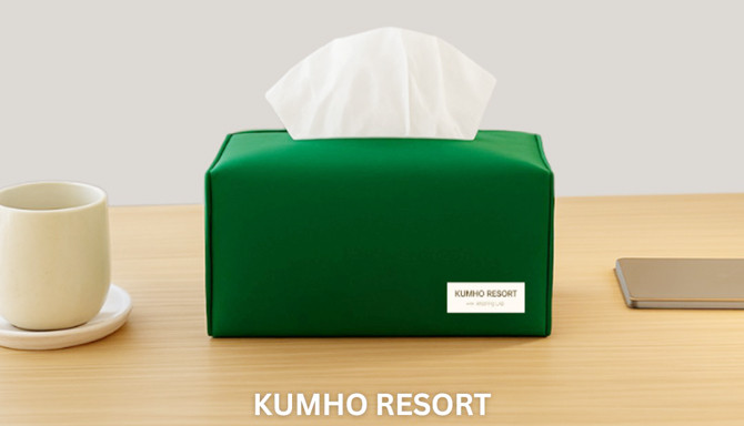 이번 2회차에서 금호리조트는 기후테크 스타트업 '의식주의'와 협업해 폐침구를 업사이클링한 '재생펠트 티슈 케이스'를 제작했다. ⓒ 금호리조트