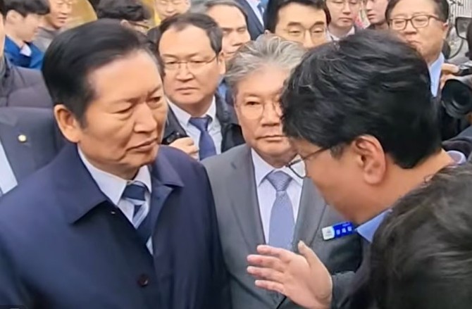 조성철 함평군수 후보가 최근 영광에서 열린 민주당 최고위원회 회의 당시 정청래 당 대표에서 자신의 억울함을 알리고 있다. ⓒ 조성철TV 갈무리