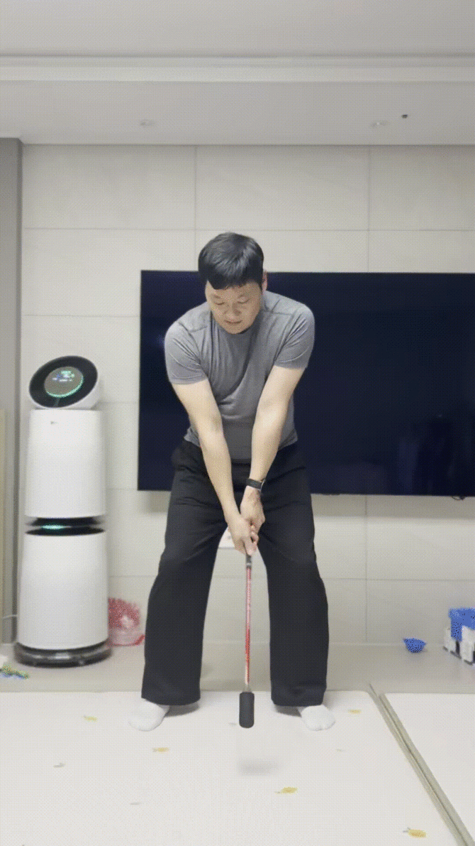 SS10은 73㎝의 길이로 장소에 구애받지 않고 실내 어디에서든 연습할 수 있다. = 김경태 기자