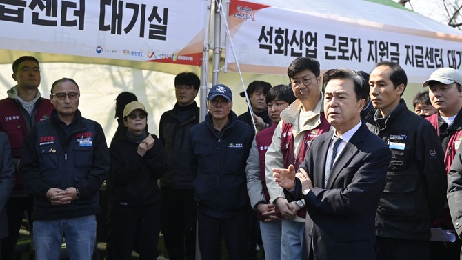 김태흠 충남지사는 대산 석유화학단지을 방문해 구조적 경쟁력 강화를 위해 근로자 지원과 함께 산업 재편과 고용 안정에 총력을 기울이겠다고 밝혔다. ⓒ 충남도