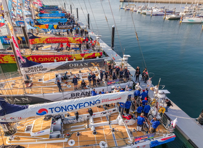 '클리퍼 레이스 통영' 기항지 행사 선수단 환영식 사진. ⓒ 통영시