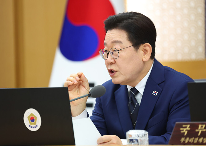 이 대통령은 중동 상황과 관련해 우리 국민의 안전한 이동을 도움 준 일본, 카타르, 사우디 정상에가 감사 서한을 보냈다. ⓒ 연합뉴스