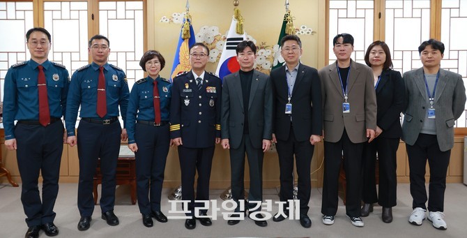 18일 경기남부경찰청과 수원월드컵경기장을 중심으로 '다중운집행사 안전사고 예방 및 기관 간 상생협력'을 위한 업무협약을 체결 후 기념촬영을 하고 있다. ⓒ 프라임경제