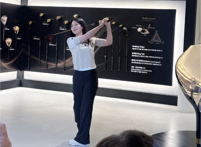 김자영 선수가 프레스티지오 14 드라이버를 휘두르고 있다. = 김경태 기자