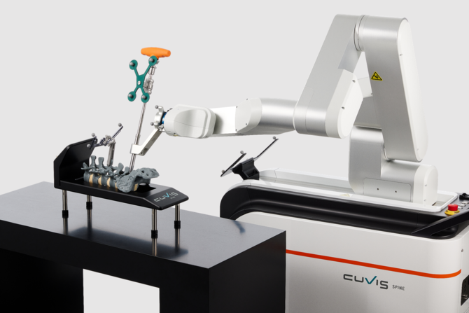 척추수술로봇 '큐비스-스파인' 시스템. ⓒ 큐렉소