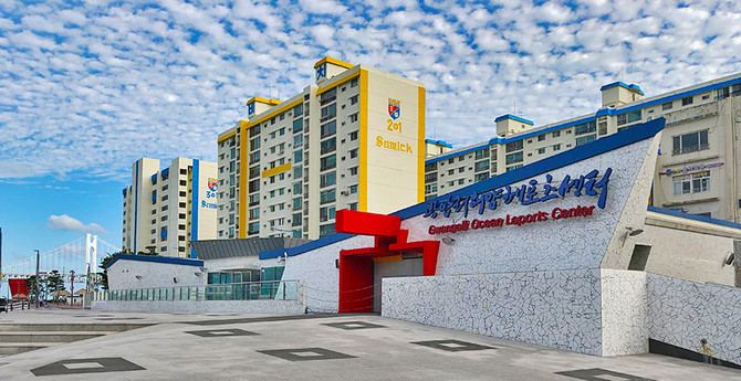 현대百 팝업이 진행되는 부산 광안리해양레포츠센터 전경. ⓒ 현대백화점