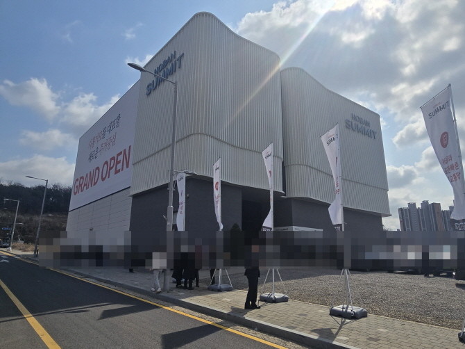  호반써밋 시흥거모 B1블록 견본주택. = 전훈식 기자