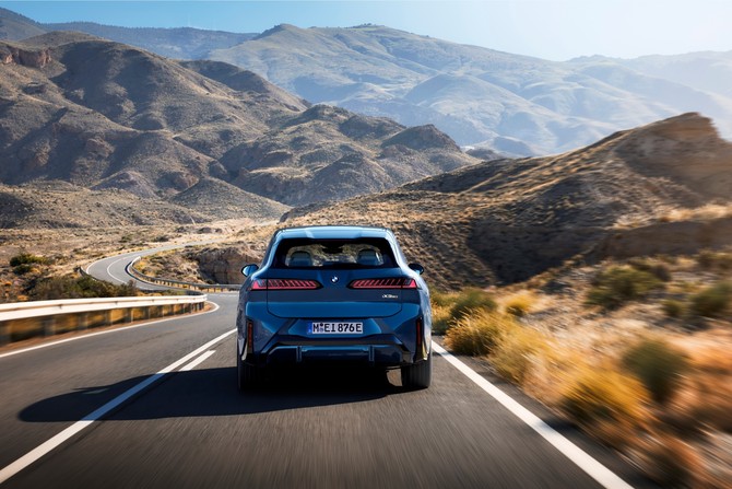 더 뉴 BMW iX3는 '노이어 클라쎄'의 첫 번째 양산형 모델이다. ⓒ BMW 코리아