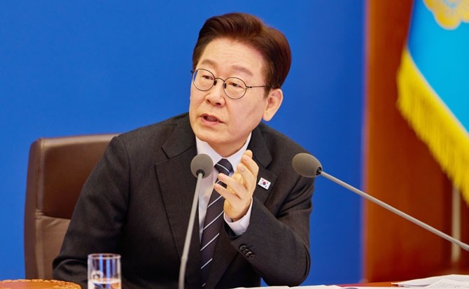 이 대통령은 오는 27일 시행되는 석유 최고 가격 2차 고시와 관련해 구체적인 방안을 신속히 마련하라고 지시했다. ⓒ 청와대