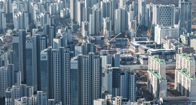 이 대통령은 24일 국무회의에서 부동산 규제에 대해 강조했다. ⓒ 연합뉴스