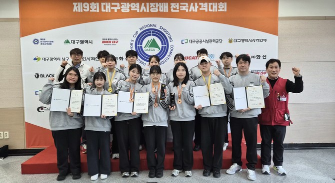 서산시청 사격팀이 제9회 대구광역시장배 전국사격대회에서 메달을 획득 후 기념촬영을 하고 있다. ⓒ 서산시