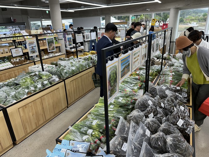 남해군이 남해 로컬푸드 직매장에 '농식품바우처' 및 '농어촌기본소득' 사용처로 등록해 운영 중이다. ⓒ 남해군