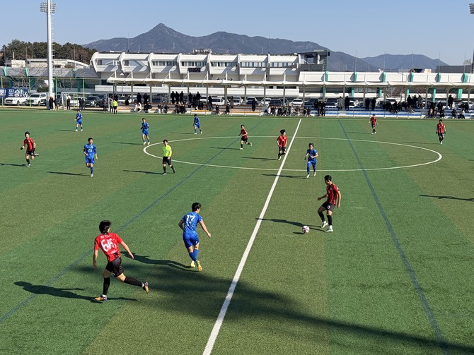 고성군이 유치한 '2025년 방문 축구 스포츠팀'이 훈련을 하고 있는 사진. ⓒ 고성군