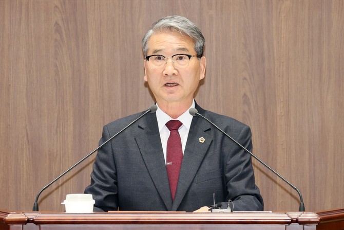 윤기형 의원이 제365회 임시회 2차 본회의에서 도정질문을 하고 있다. ⓒ의 회사무국