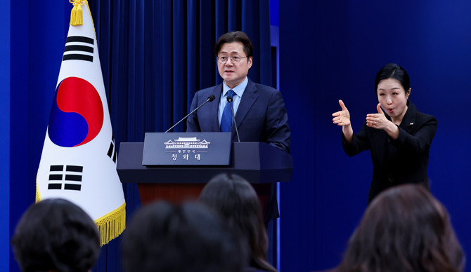 청와대는 중동 전쟁이 장기화됨에 따라 '비상경제상황실'을 가동하기로 했다. ⓒ 연합뉴스