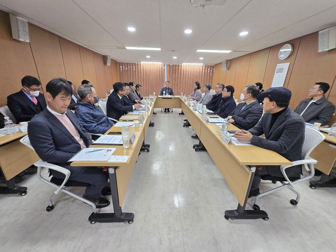 이승우 서울지방보훈청장과 기업 대표·임원들이 업무협약식 후 기념촬영을 하고 있다. ⓒ 서울제대군인지원센터