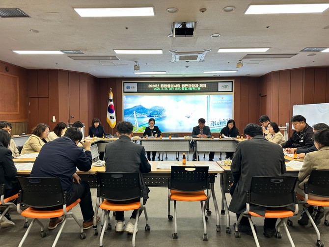 남해군이 통합돌봄 사업의 본격적인 시행을 앞두고 종합사회복지관 지하 다목적홀에서 읍면 담당자 회의를 실시하고 있다. ⓒ 남해군