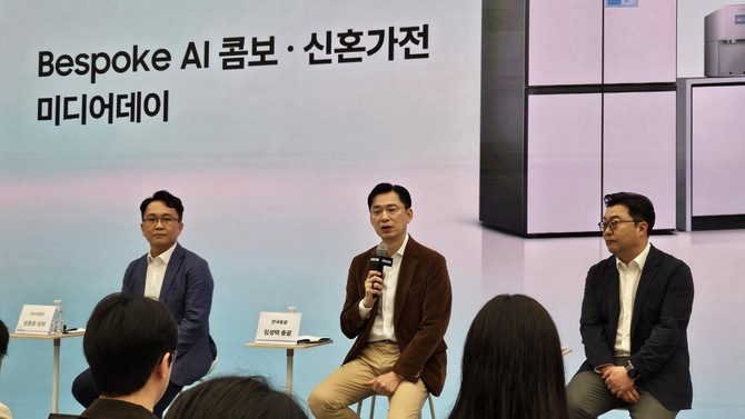 임성택 삼성전자 한국총괄(부사장)이 26일 삼성전자 플래그십 스토어 삼성 강남에서 열린 '비스포크 AI 콤보' 세탁건조기 출시 행사에서 기자들의 질문에 답하고 있다. = 박지혜 기자