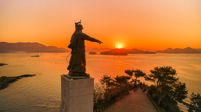 통영시가 문화체육관광부가 주관하는 '2026년 지역 디지털 콘텐츠 지원사업' 공모에 최종 선정된 이순신 동상 사진. ⓒ 통영시