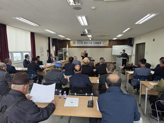 (사)담수회 합천지회가 합천문화원 2층 회의실에서 회원 50명이 참석한 가운데 '2026년 정기총회'를 개최하고 있다. ⓒ 합천군