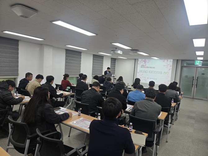 합천군이 '제25회 합천벚꽃마라톤대회'의 성공적인 개최와 안전한 대회 운영을 위해 총괄담당자 교육을 실시하고 있다. ⓒ 합천군