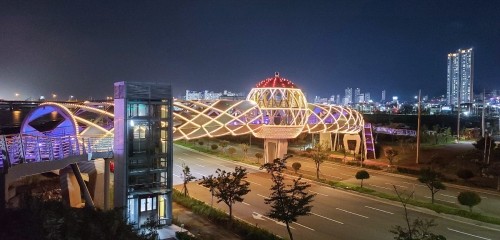 해비치로 달빛해변 달빛광장에서 제3회 '달빛365 불금day'를 운영한다. ⓒ 광양시