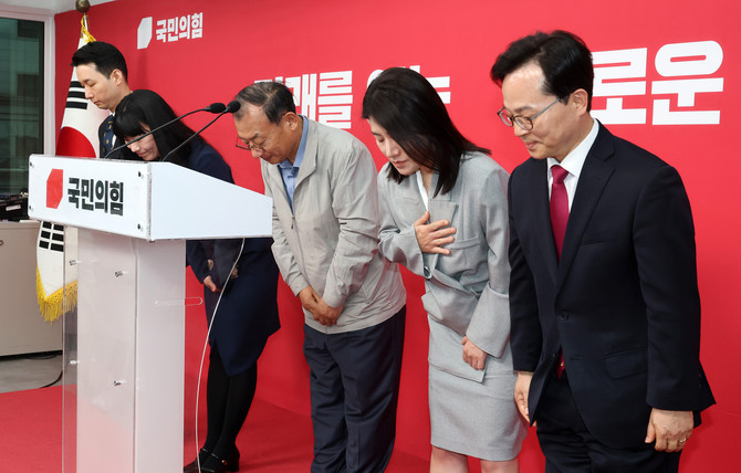 6·3 지방선거를 두여달 앞두고 이정현 국민의힘 공천관리위원장과 공천관리위원들이 일괄 사퇴를 선언했다. © 연합뉴스