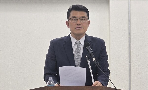 김기서 부여군수 무소속 후보는 31일 기자회견에서 더불어민주당 김민수 부여군수 예비후보에 대한 성추행 의혹과 관련해 적반하장식의 태도로 일관하지 말라고 비판하며 '공직선거법상 허위사실 공표'로 선거관리위원회에 신고 했다고 밝혔다. ⓒ 김기서 캠프 제공