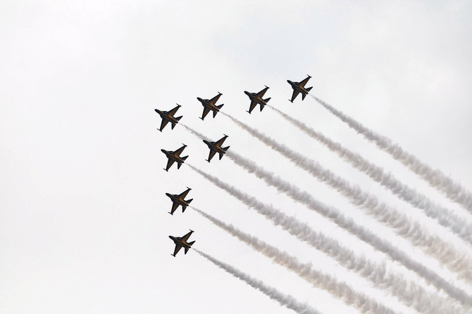 '2026 이순신방위산업전 개막식'의 '블랙이글스 에어쇼' 행사. ⓒ 창원시