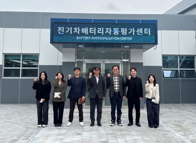 포항시는 1일 블루밸리 국가산업단지 내 '전기차 배터리 자동평가센터' 현장을 방문해 시설 현황과 향후 운영계획을 점검했다. ⓒ 포항시